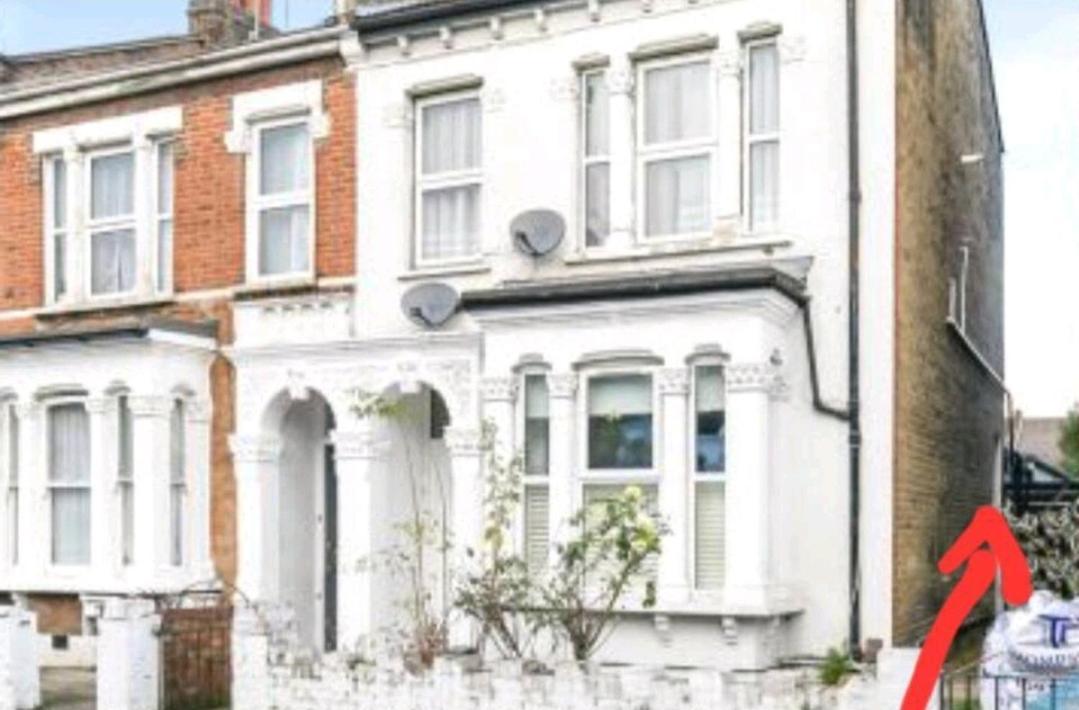Room With Luxury Private Bathroom & Independent Entrance Near Tube 런던 외부 사진